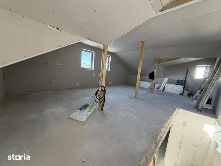 Casă cu 4 camere cu Teren 250 Mp în Central