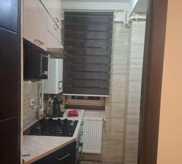 Apartament cu 2 camere decomandat, mobilat în Far