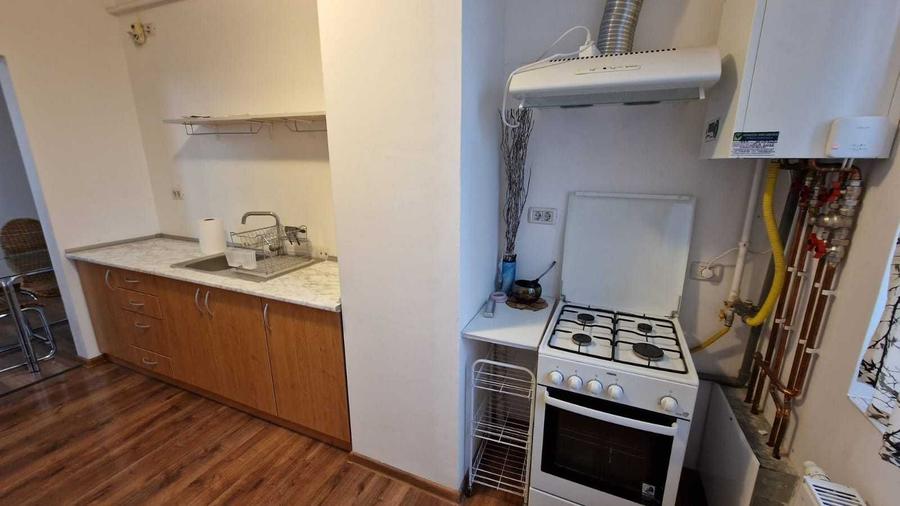 Apartament cu 3 camere decomandat în Bârzești