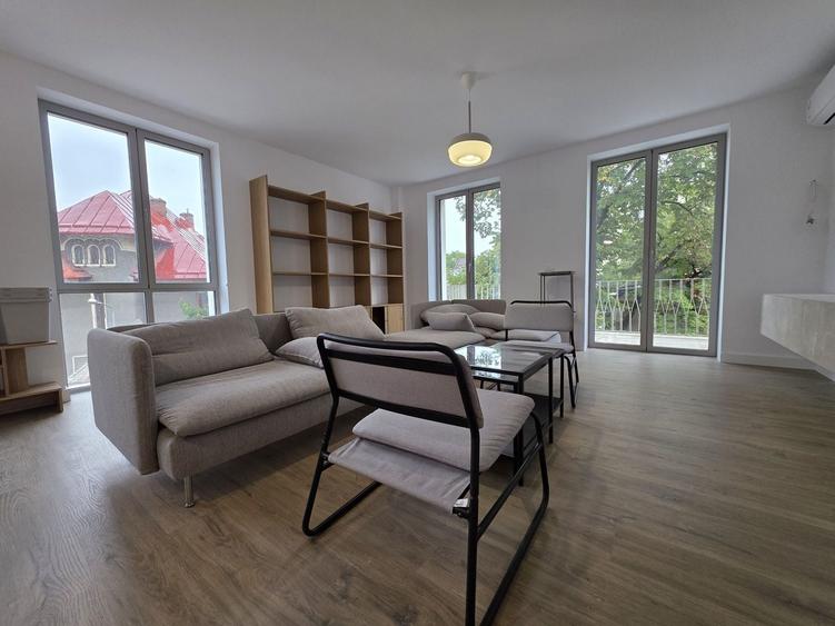 Apartament cu 3 camere în P-ța Universității