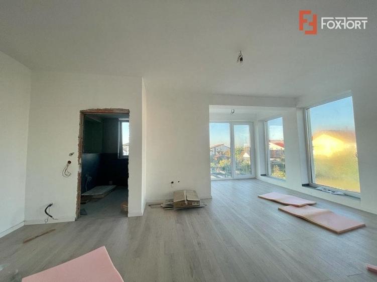 Duplex cu 5 camere cu Canalizare în Dumbrăvița