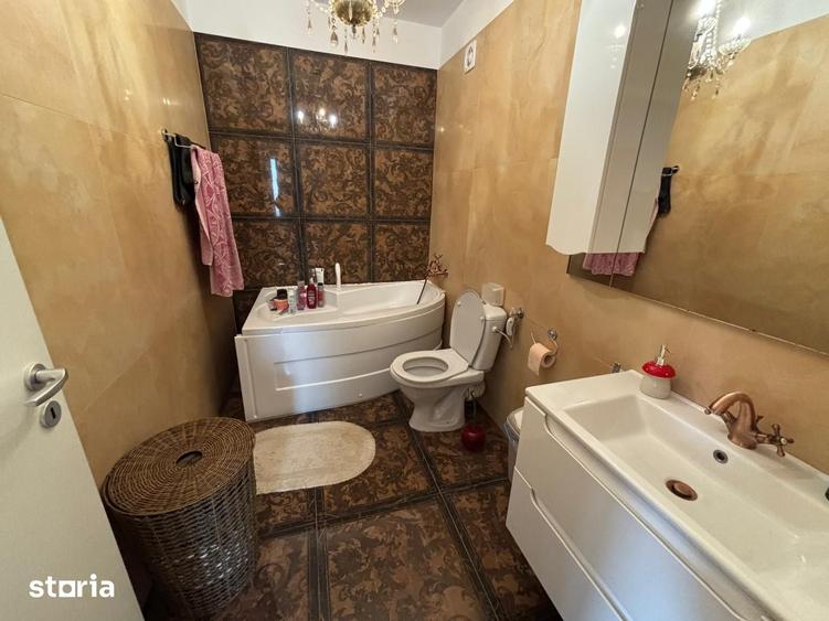 Apartament cu 3 camere decomandat în Europa