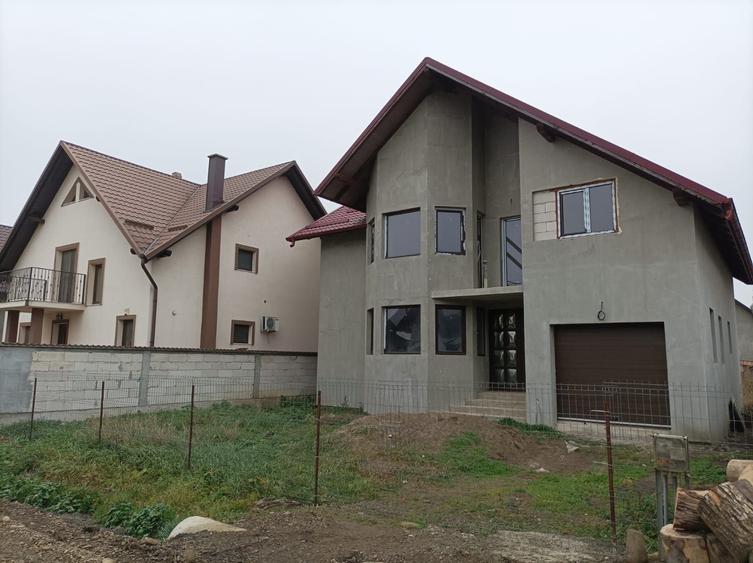 Casă cu 4 camere în Central