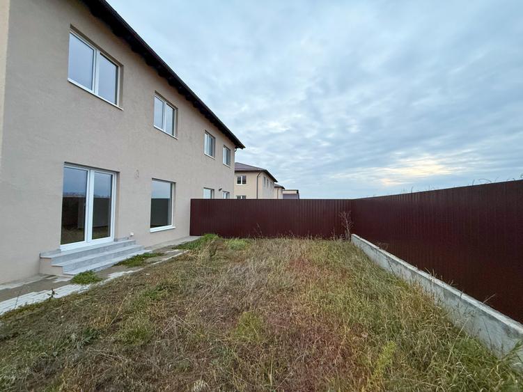 Duplex cu 4 camere cu Canalizare în Sânpetru