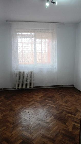 Apartament cu 3 camere decomandat în Kogălniceanu