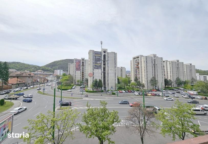 Apartament cu 3 camere în Centrul Civic