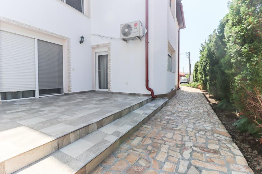 Duplex cu 4 camere cu Canalizare în 1 Decembrie