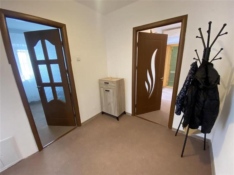 Apartament cu 3 camere decomandat în Nicolina
