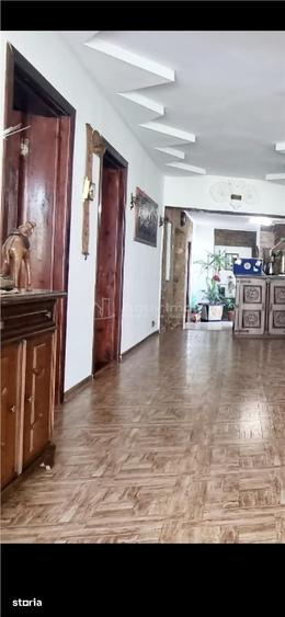 Casă cu 5 camere cu Teren 1460 Mp în Bariera Vâlcii
