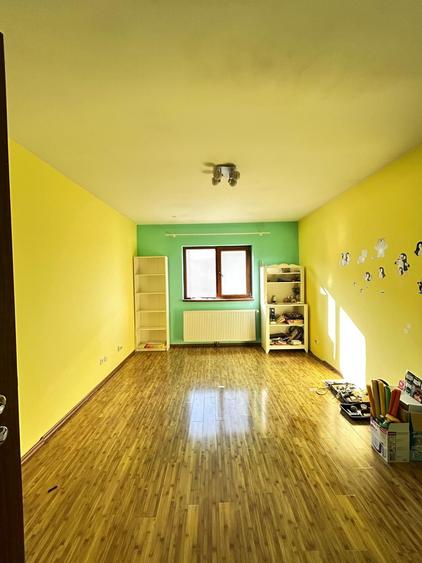 Casă individuală cu 4 camere cu Canalizare în Domnești