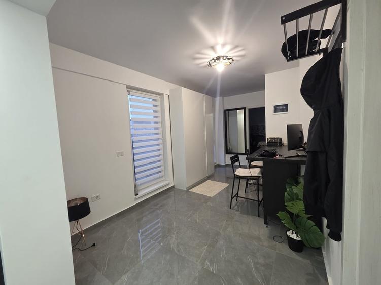 Apartament cu 6 camere semidecomandat în Metalurgiei