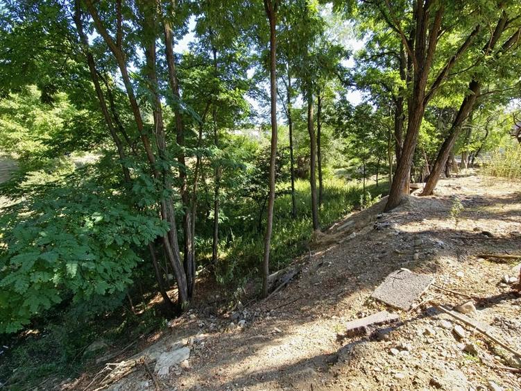Teren de 1561 mp, în Bela