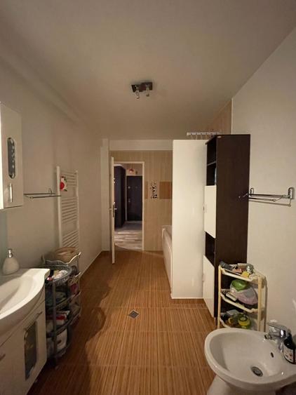 Apartament cu 3 camere semidecomandat în Ultracentral