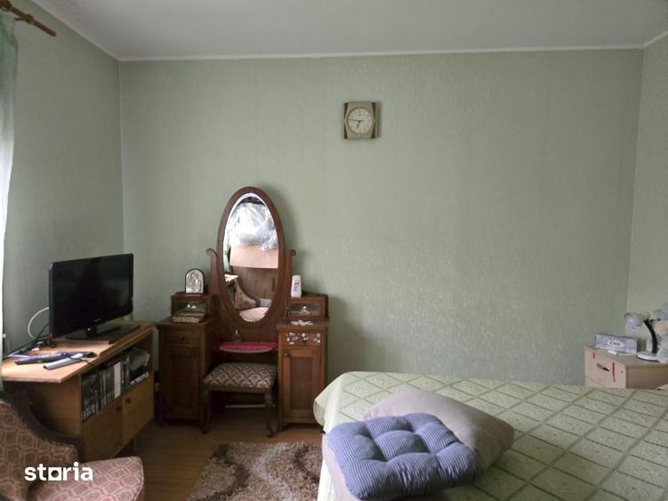 Casă cu 7 camere cu Teren 3800 Mp în Central