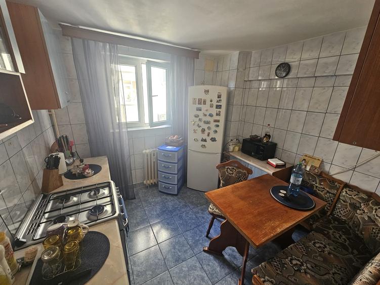 Apartament cu 4 camere decomandat, mobilat în Dristor