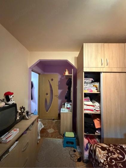 Apartament cu 3 camere semidecomandat, mobilat în Central