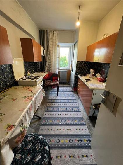 Apartament cu 3 camere decomandat în Podu Roș