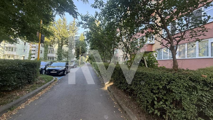 Apartament cu 3 camere decomandat în Astra