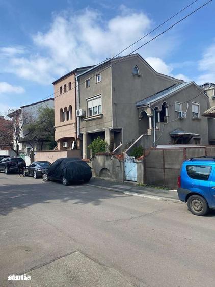 Apartament cu 3 camere în Decebal
