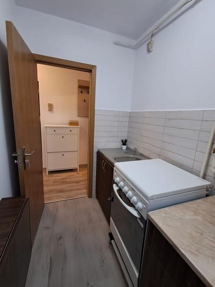 Garsonieră decomandată în Precista