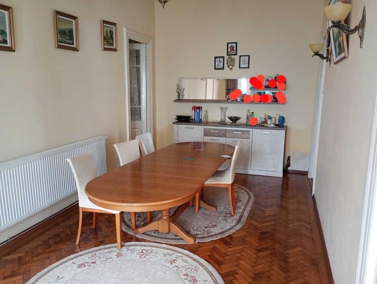 Casă cu 4 camere în Central