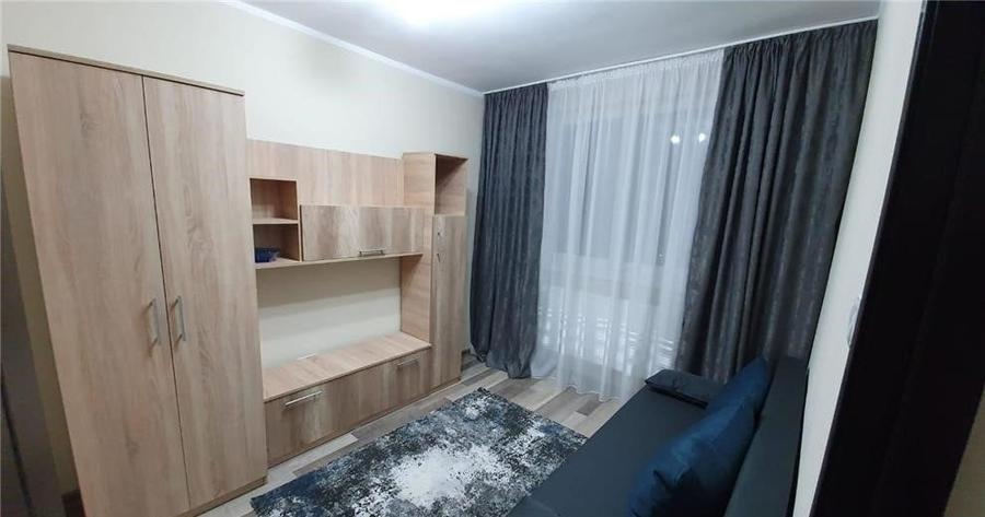 Apartament cu 3 camere semidecomandat, mobilat în Circumvalațiunii
