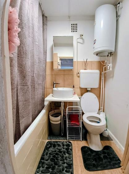 Apartament cu 3 camere decomandat în Exterior Vest