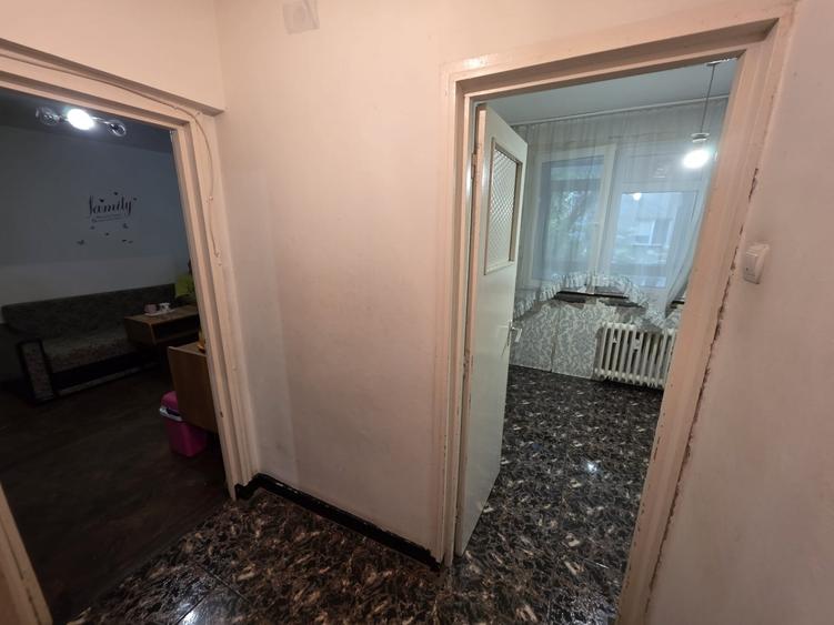 Apartament cu 2 camere semidecomandat, mobilat în Berceni