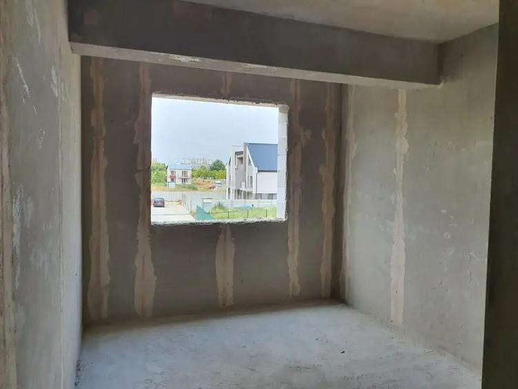 Apartament cu 2 camere decomandat în Titan