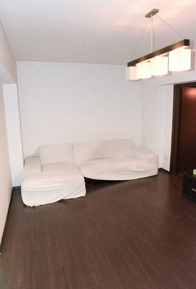 Apartament cu 3 camere decomandat în Dristor