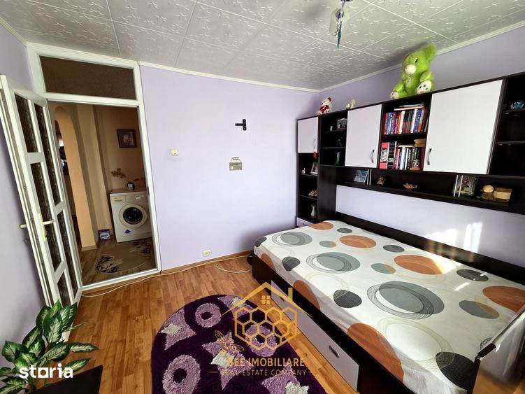 Apartament cu 3 camere in zona centrala - Filiasi - 1