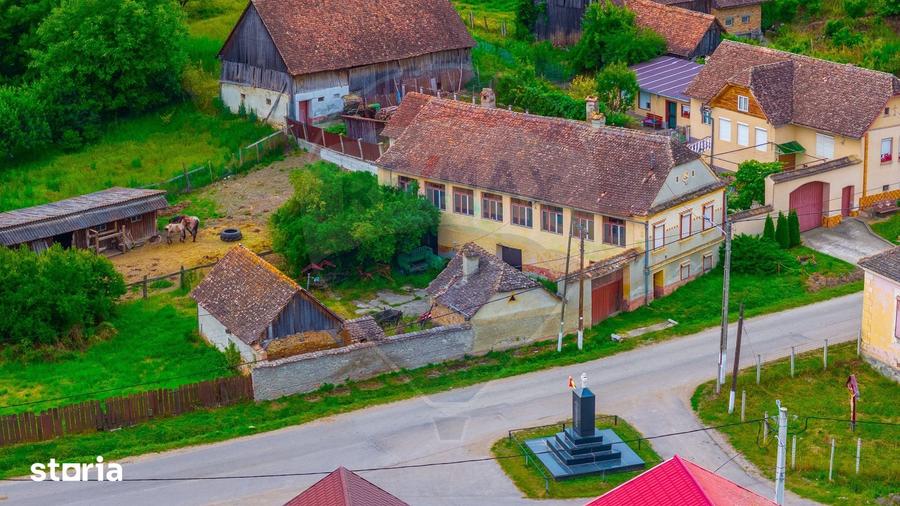 Casă cu 6 camere cu Teren 1044 Mp în Central