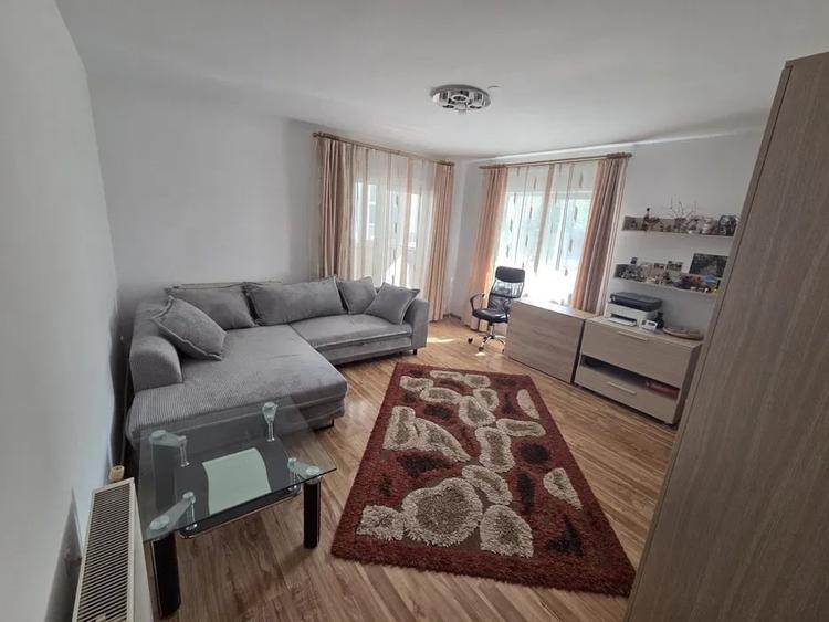 Apartament cu 2 camere, decomandat, parcare, zona Eroilor - 1