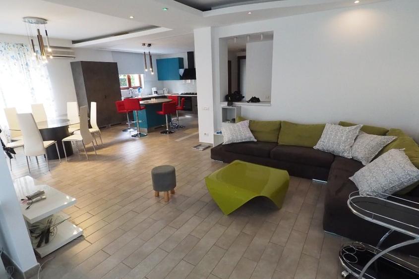 Duplex cu 6 camere cu Canalizare în Central