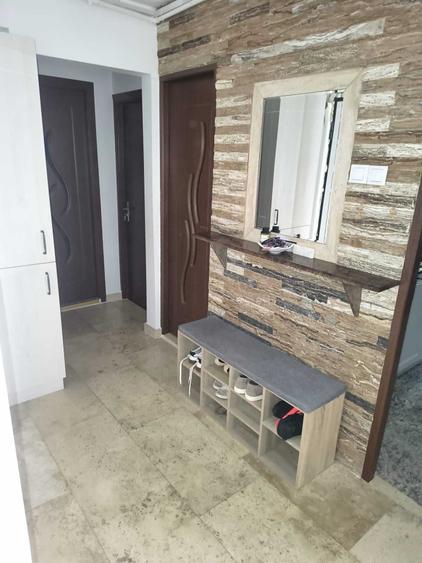 Apartament cu 3 camere decomandat în Aeroport