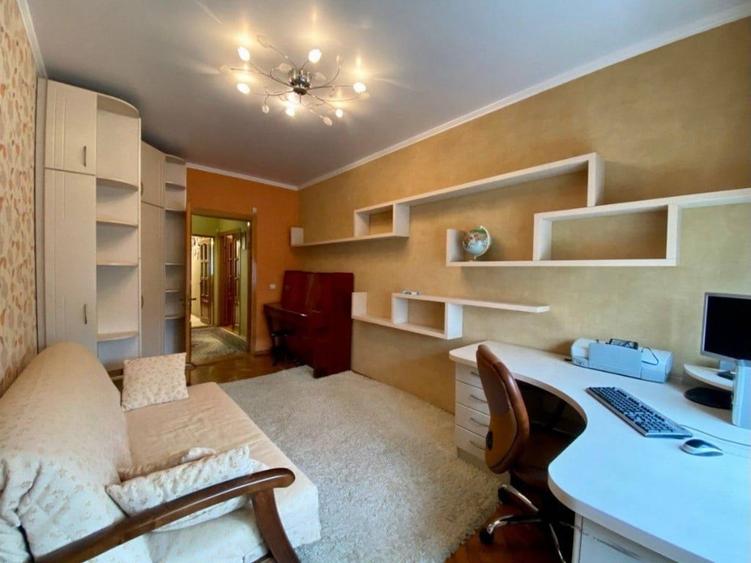 Apartament cu 3 camere decomandat în Plopilor