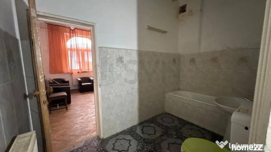 Casă cu 11 camere cu Teren 341 Mp în Dudești