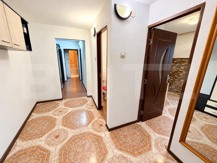 Apartament cu 3 camere decomandat, mobilat în Cetate