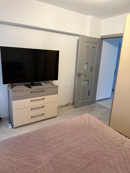 Apartament cu 3 camere decomandat în 13 Septembrie