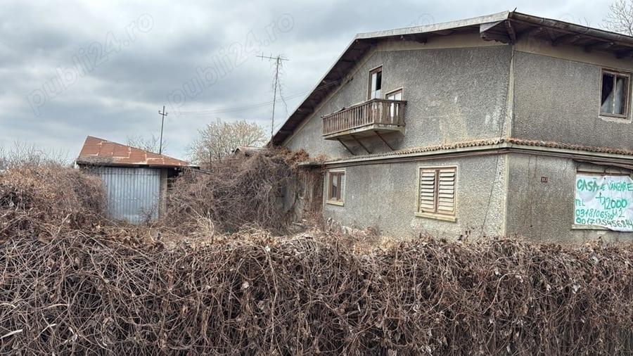 Casă cu 6 camere în Bărcănești