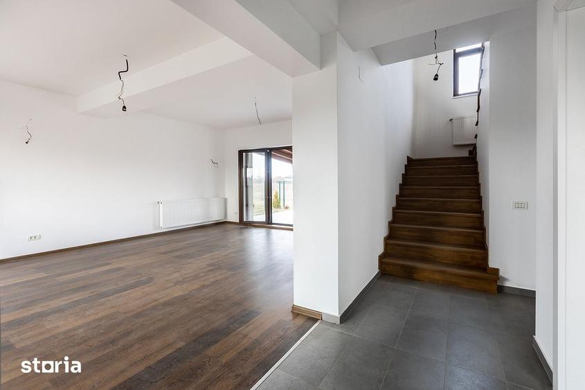 Casă cu 4 camere cu Teren 360 Mp în Corbeanca