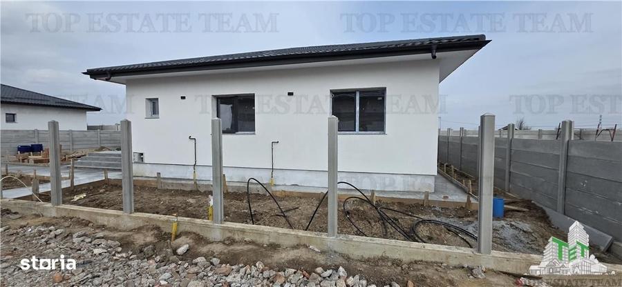 Casă cu 4 camere în Olteni