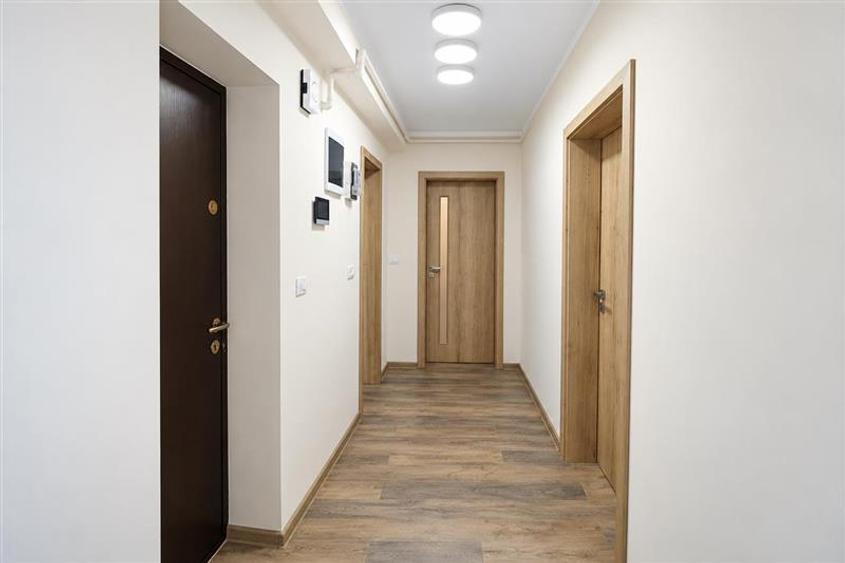 Apartament cu 3 camere decomandat, mobilat în Centrul Istoric