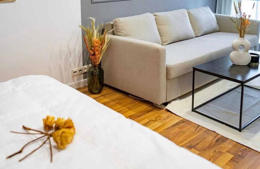 Metrou Berceni 5 min || OFERTA LUNII Garsoniera 45 mpu living 2 zone - 1