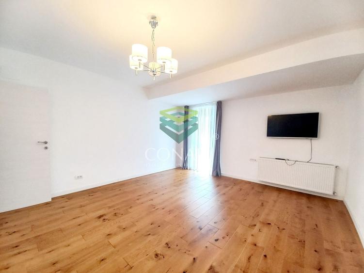 Apartament cu 4 camere decomandat, mobilat în Băneasa