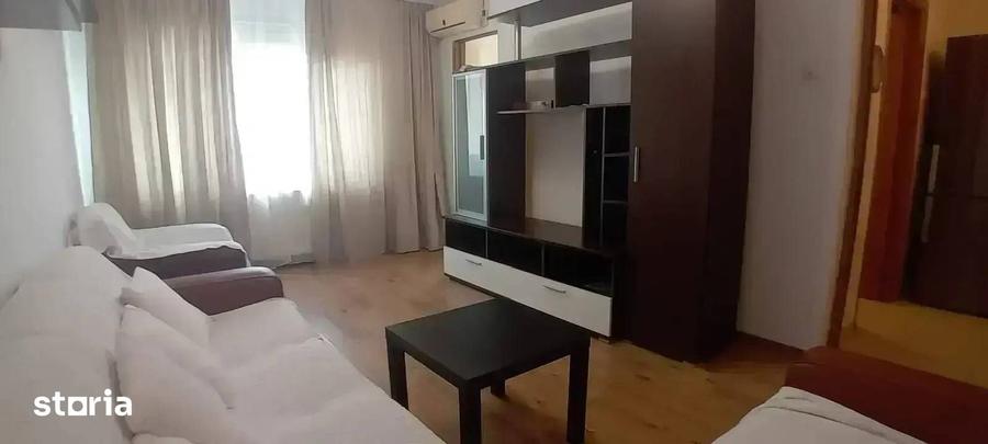 Apartament cu 3 camere decomandat, mobilat în Sălăjan