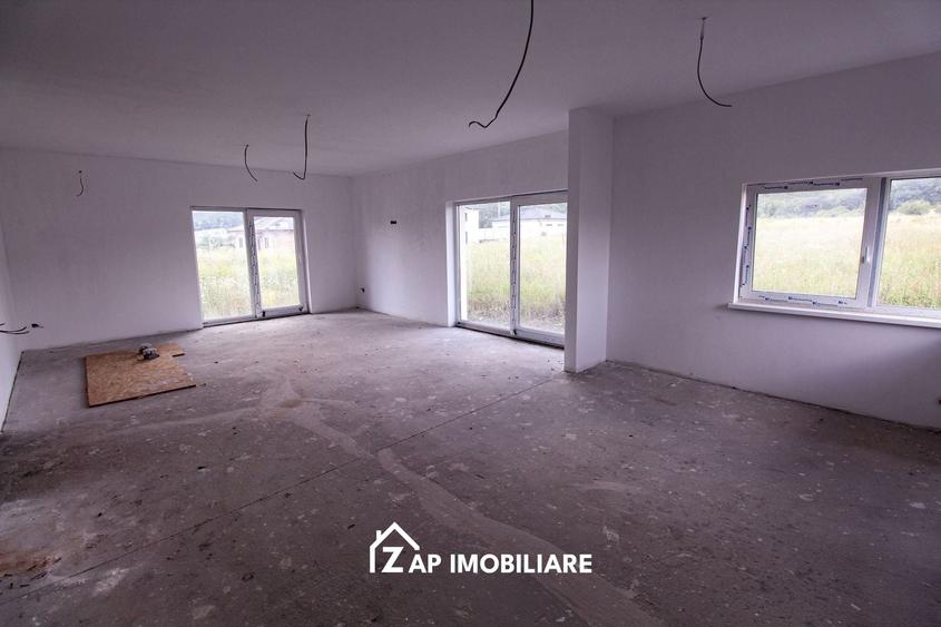 Casă individuală cu 5 camere cu Canalizare în Corunca