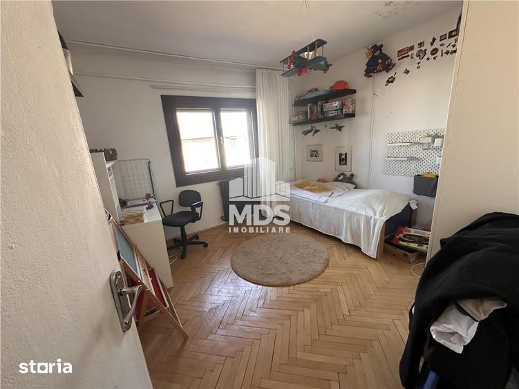 Apartament cu 3 camere decomandat, mobilat în Steaua