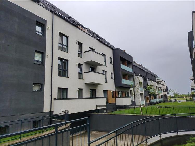 Apartament cu 2 camere decomandat în Tractorul