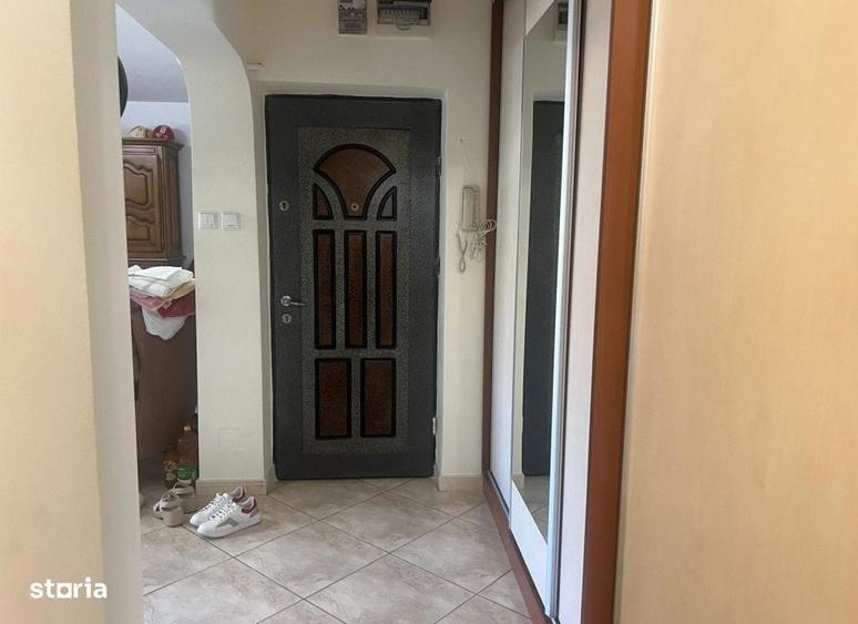 Apartament cu 3 camere decomandat în Podul de Fier